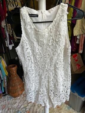 Oioninos White Lace-Hem Sleeveless Top Size S